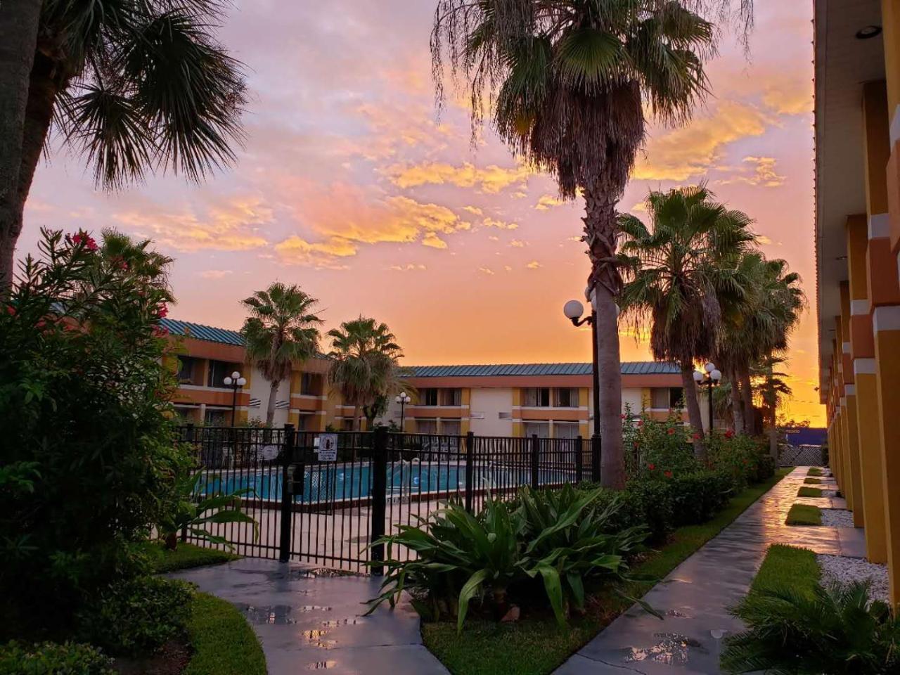 Garnet Inn & Suites Orlando Exterior foto